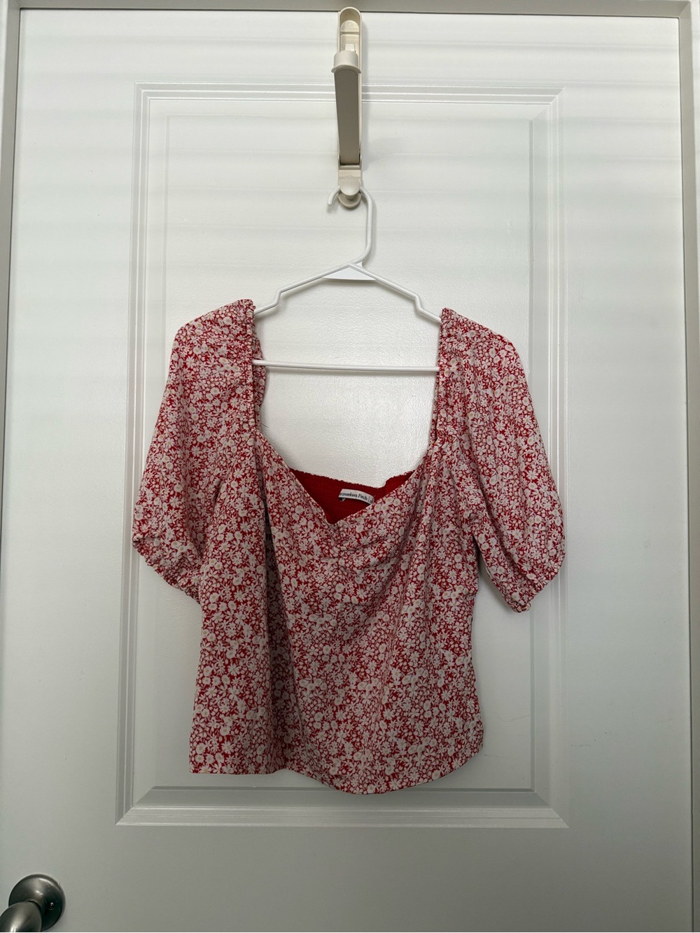 Abercrombie & Fitch Red Floral Puff-Sleeve Sweetheart Neck Blouse